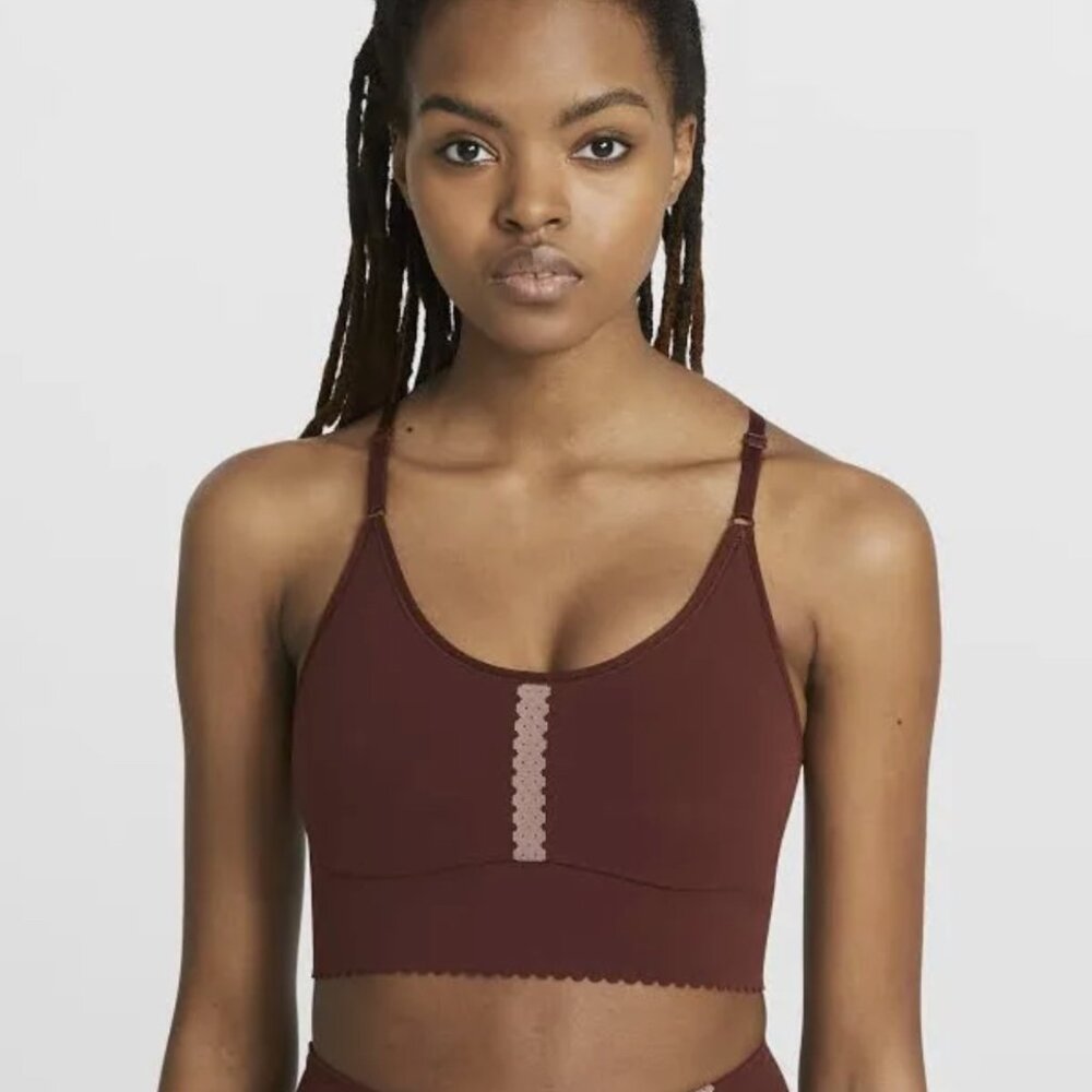 Nike Women's Yoga Indy Light-Support Sports Bra